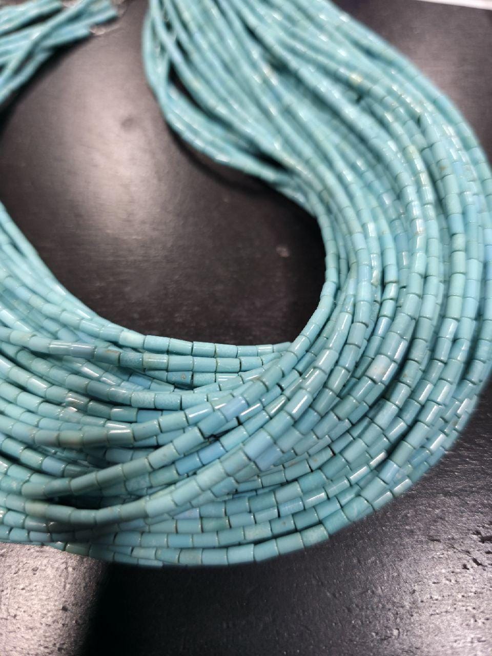 Perles tubulaires lisses turquoise St 15" 4x2mm.-Rig 39cm.