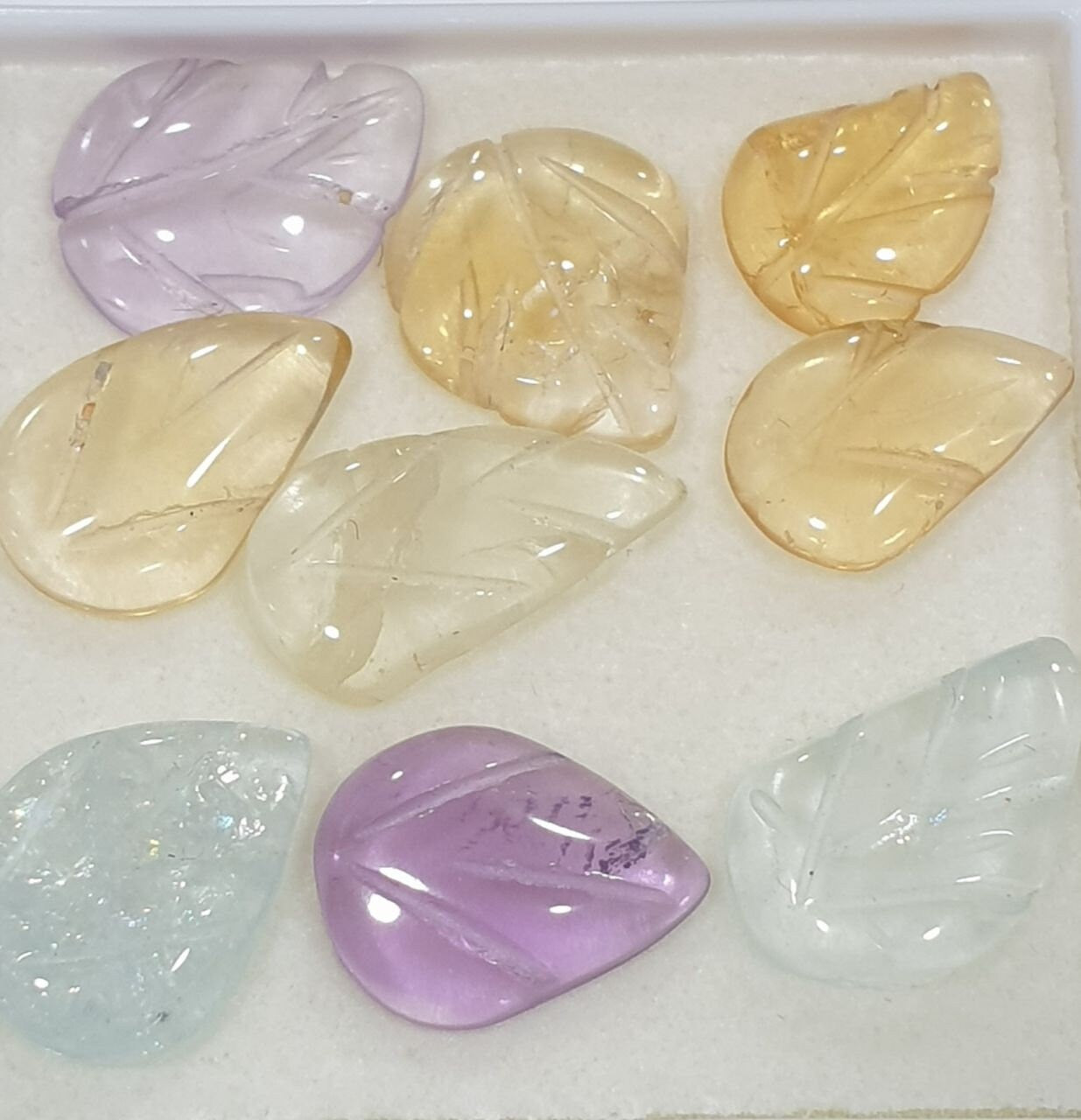 Lote de 9 cabujones de hojas talladas con múltiples piedras, 10-13 mm: amatista, citrino y aguamarina.