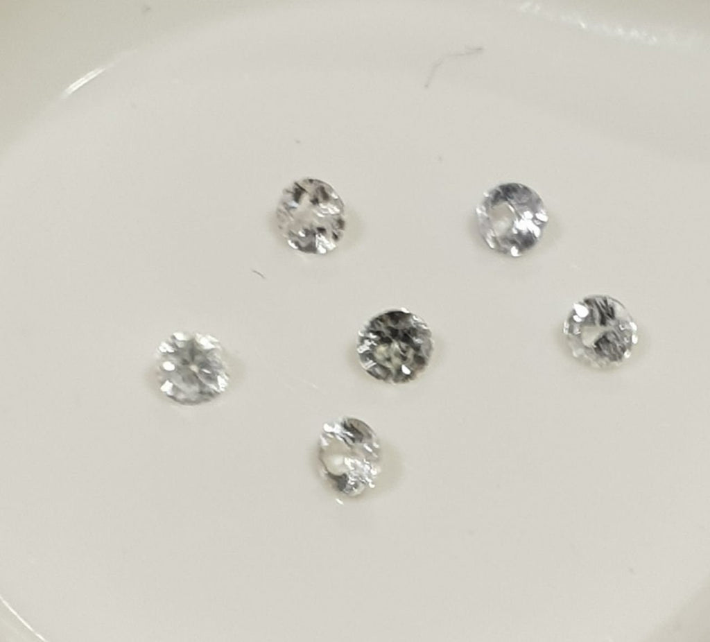 Lote de 6 zafiros blancos facetados redondos de 2,3 mm. - Paquetes de piedras preciosas - Piedras sueltas al por mayor - Gemas naturales