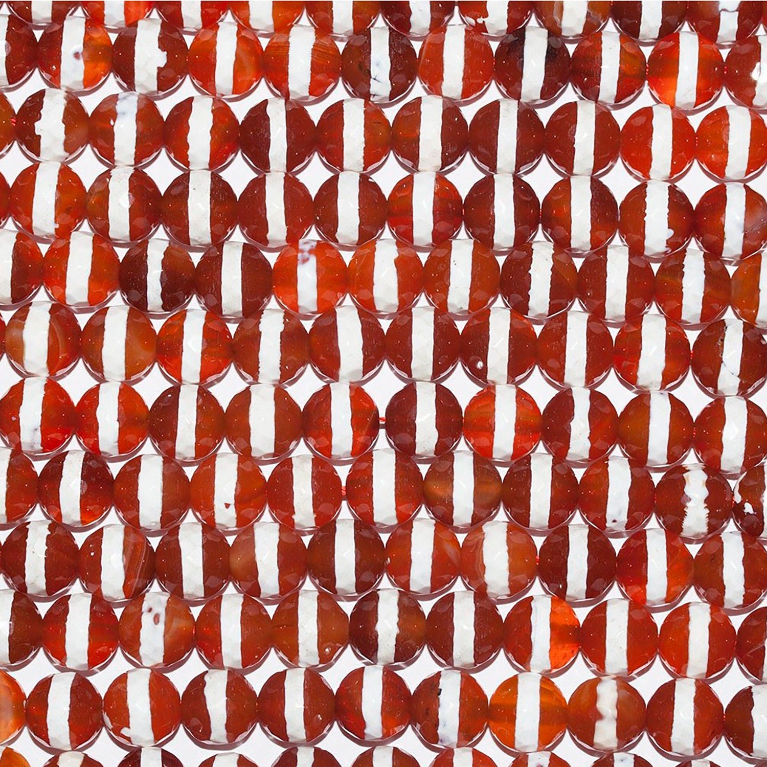Perles rondes à facettes de 10 mm, en agate orange à rayures blanches, 14 pouces (37 cm). Longueur du fil : 37 cm.