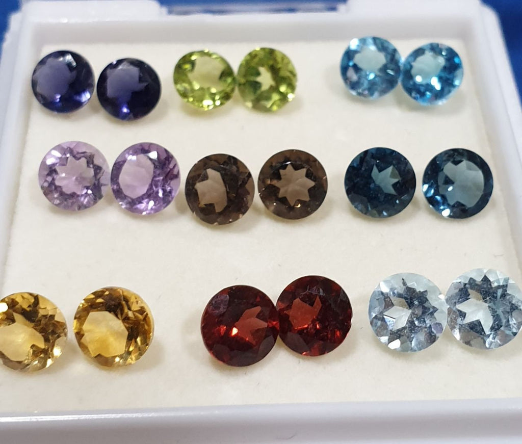 Lote de 9 pares de piedras preciosas mixtas a juego, redondas de 5 mm: iolita, peridoto, topacio suizo, amatista, cuarzo ahumado, topacio Londres, citrino, granate y topacio cielo.