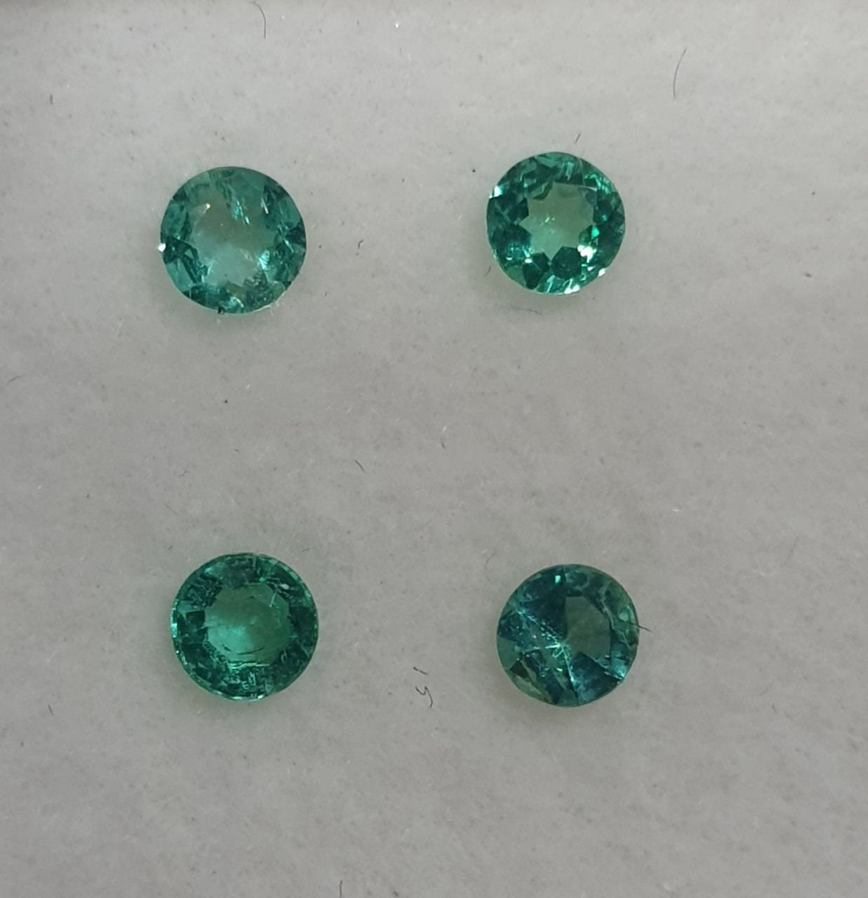 Lote de 4 esmeraldas facetadas redondas de 2,8 mm - Piedra preciosa natural sin tratar