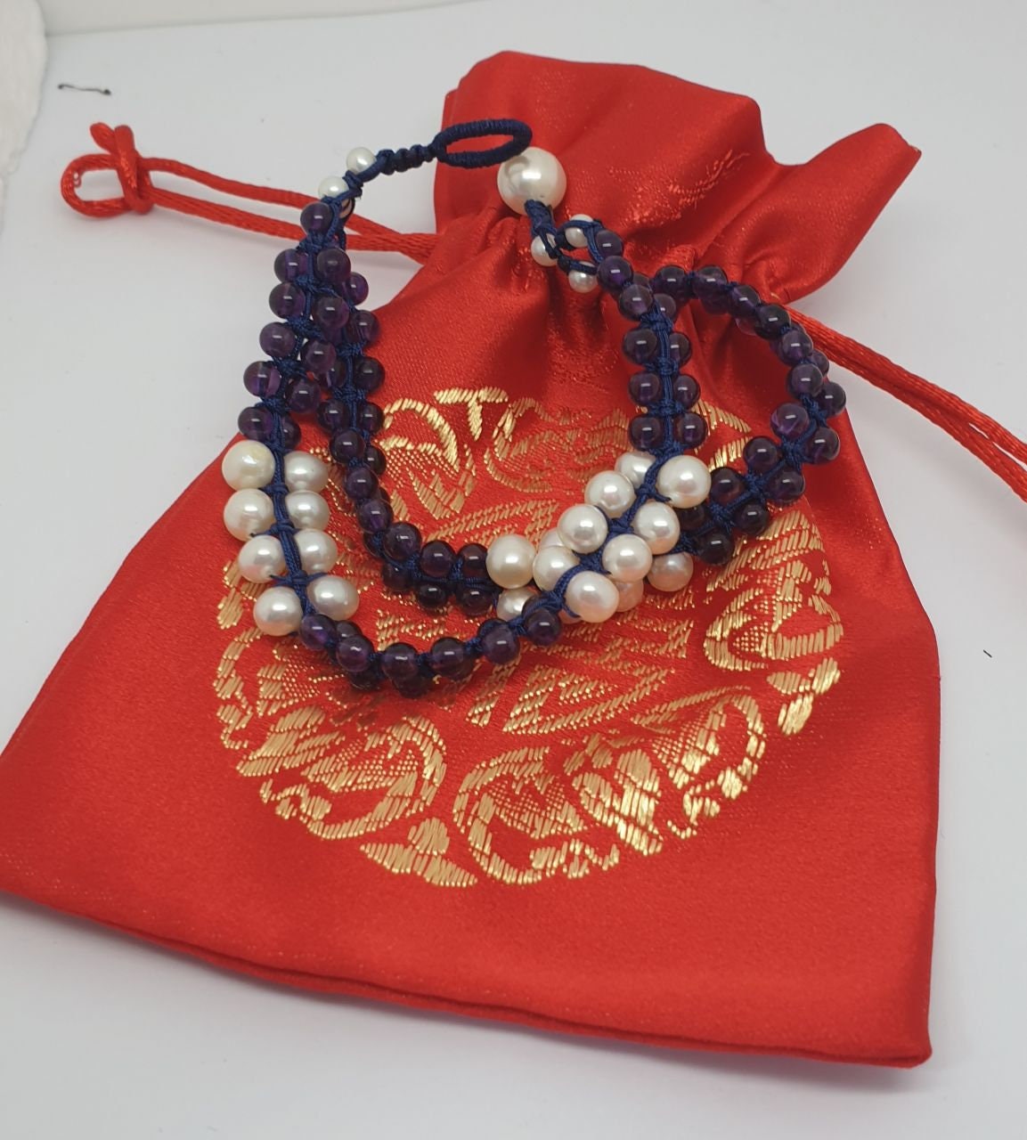 Bracelet en macramé avec améthyste AAA 4 mm et perle d'eau douce 6 mm - Fournisseur de bijoux en perles de pierres précieuses - Pouvoir de guérison - Améthyste - Perle - Lustre exceptionnel