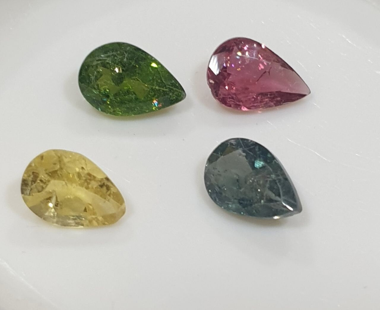 Lote de 4 turmalinas multicolores facetadas de 6 x 4 mm - Paquetes de piedras preciosas - Piedras sueltas al por mayor - Gemas naturales