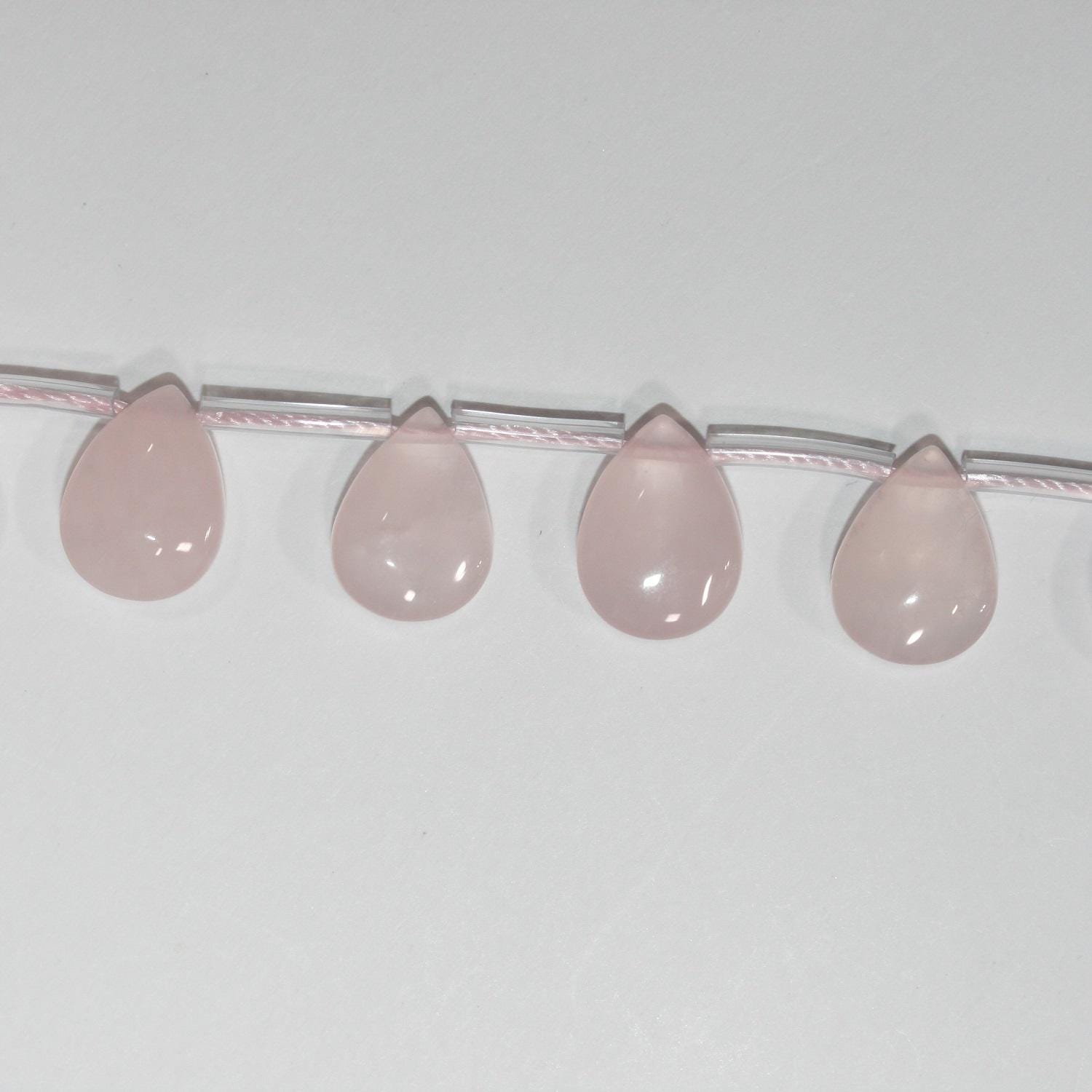 Perles en quartz rose lisse en forme de goutte de 15 pouces, 14 x 10 mm. - Brin de 39 cm.