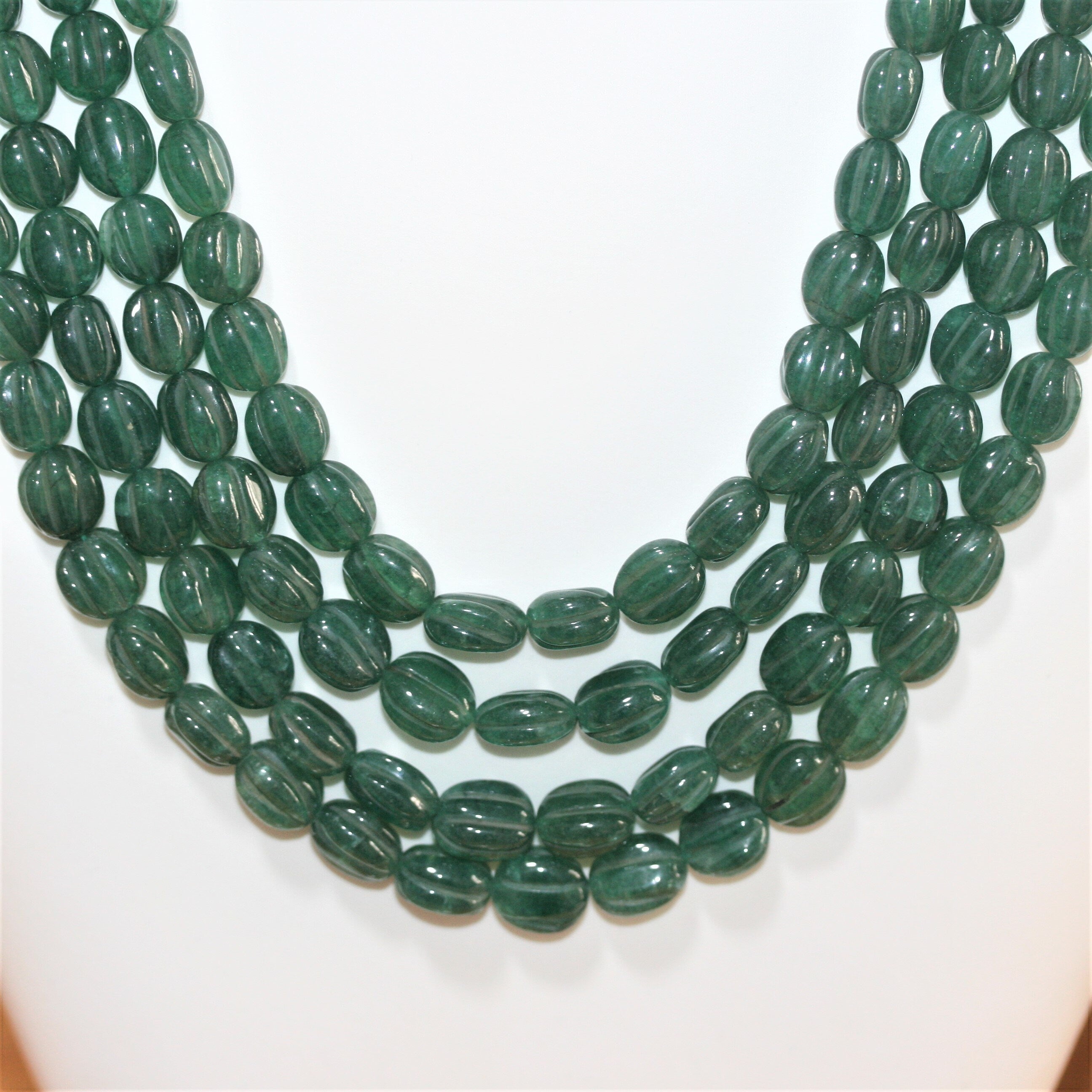 Collier ovale festonné dégradé en aventurine 10x9-12x10mm (4 rangs)