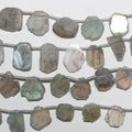 Perles de labradorite de 20 cm (8 pouces) de long, de forme ovale lisse et irrégulière, de 9 à 12 mm de diamètre. Longueur du fil : environ 20 cm.