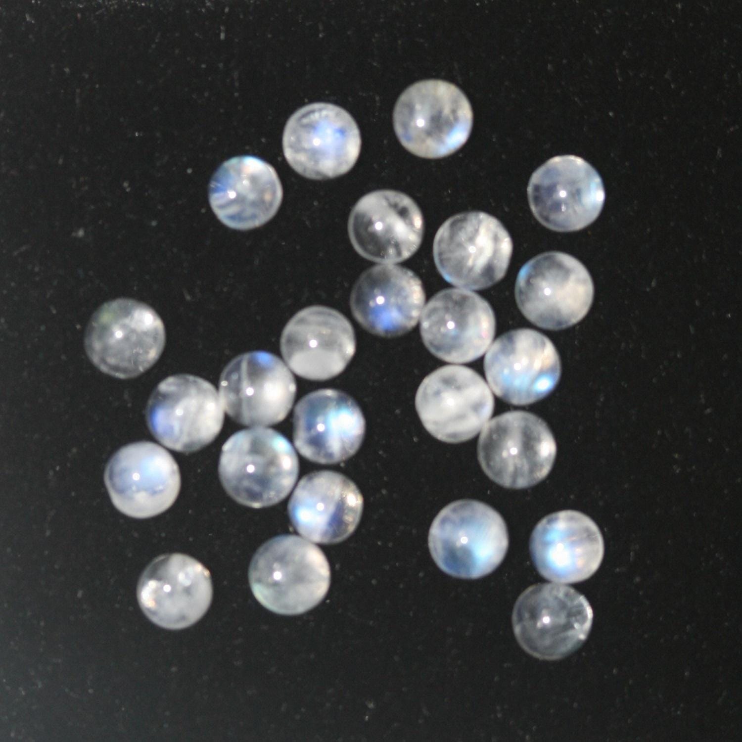 Lote de 25 cabujones redondos de piedra lunar de 3 mm. (25 piezas)