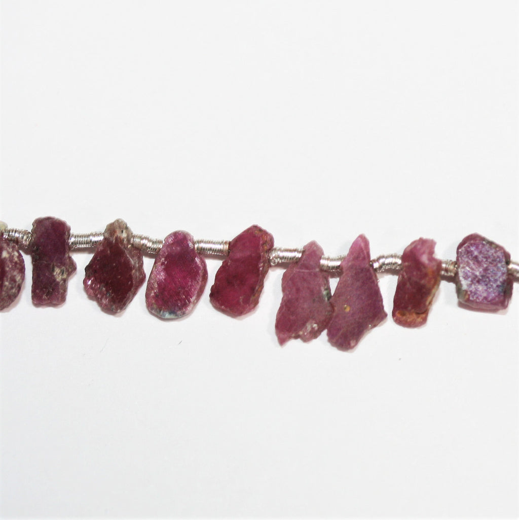 Cuentas de rubí irregulares planas de 8" St 7x4 mm. Aprox. - Hilo de 20 cm.