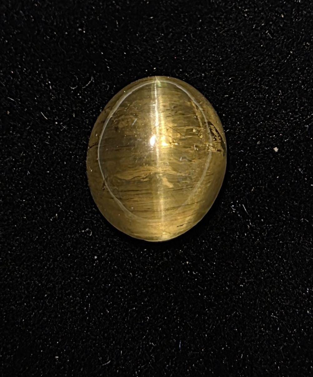 Apatite œil-de-chat verte AAA unique en son genre, cabochon ovale 12,3 x 10,6 mm, 7,5 ct - Gemme non traitée - Qualité exceptionnelle - Chatoyance - Pierre de collection