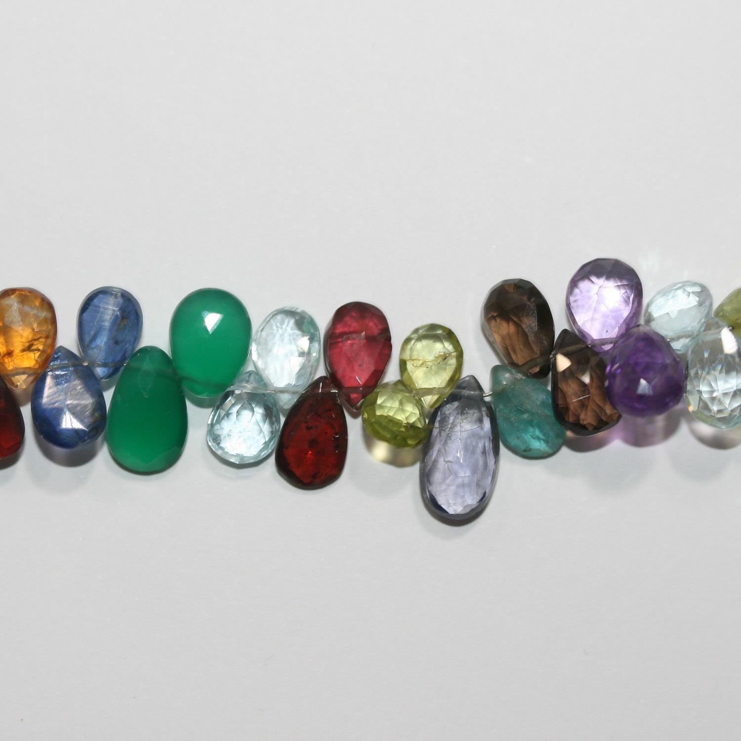 Perles pendantes à facettes en pierre multiple de 8 pouces (environ 10 x 8 mm). Longueur du fil : 20 cm. Réf. 11833