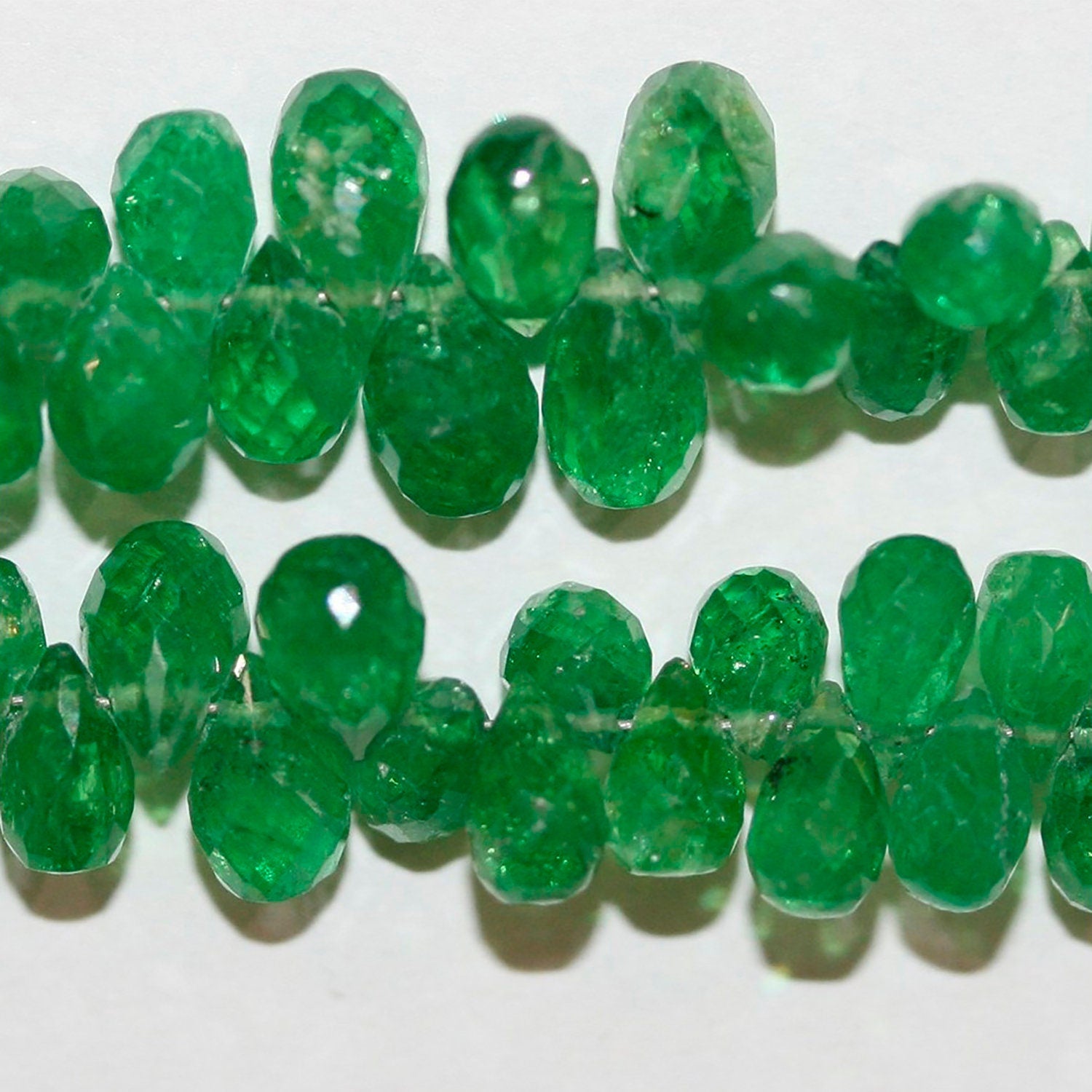 Cuentas de granate tsavorita St. facetadas de 17", 5 x 3 mm, aprox. - Hilo de 44 cm.