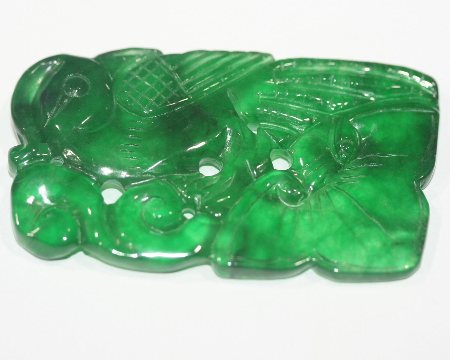 Magnifique pendentif en jade vert sculpté à la main, imposant et lourd, 68 x 40 mm - Pierres précieuses - Création de bijoux