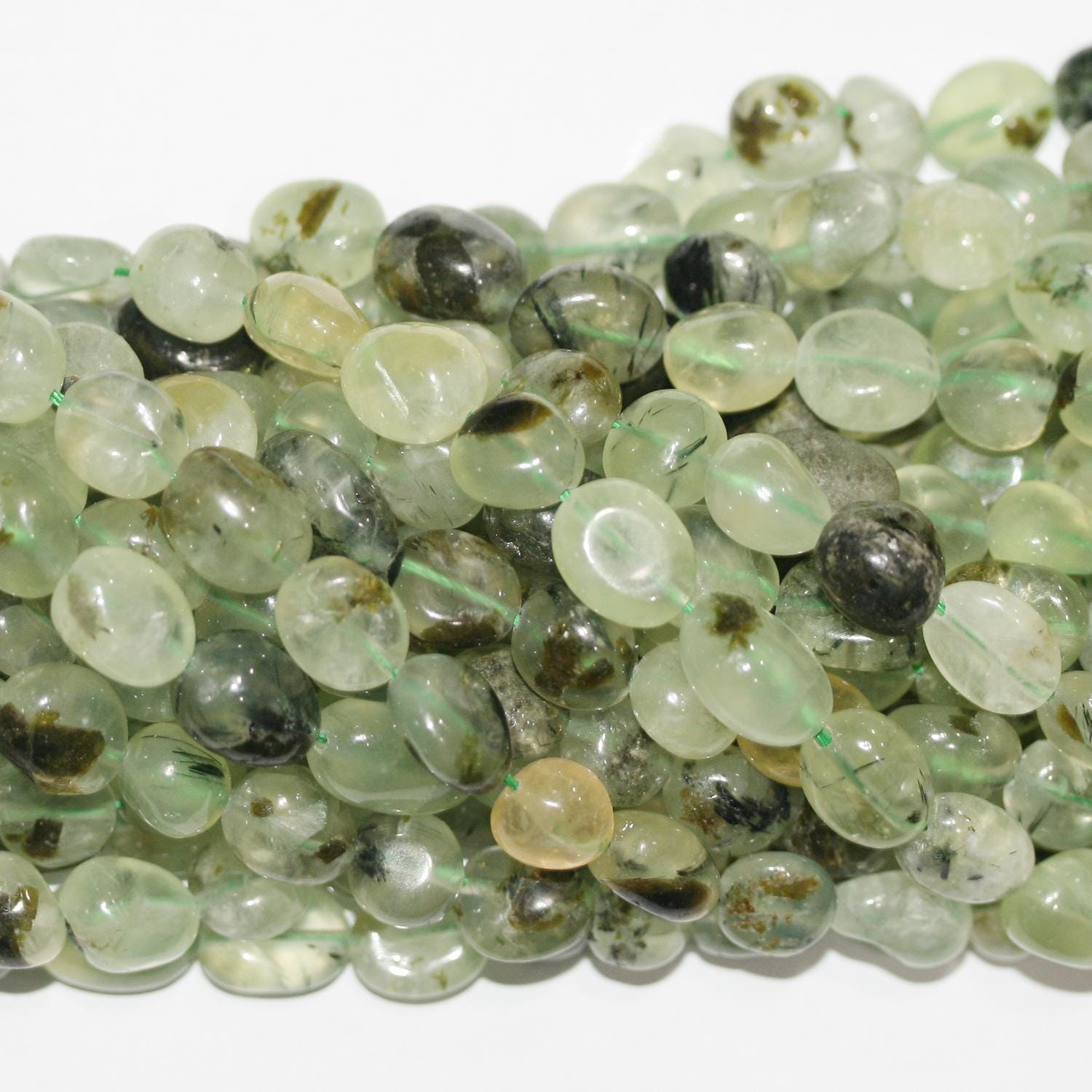 Perles de pépites lisses en préhnite de 14 pouces, 9-12 mm environ, brin de 40 cm.