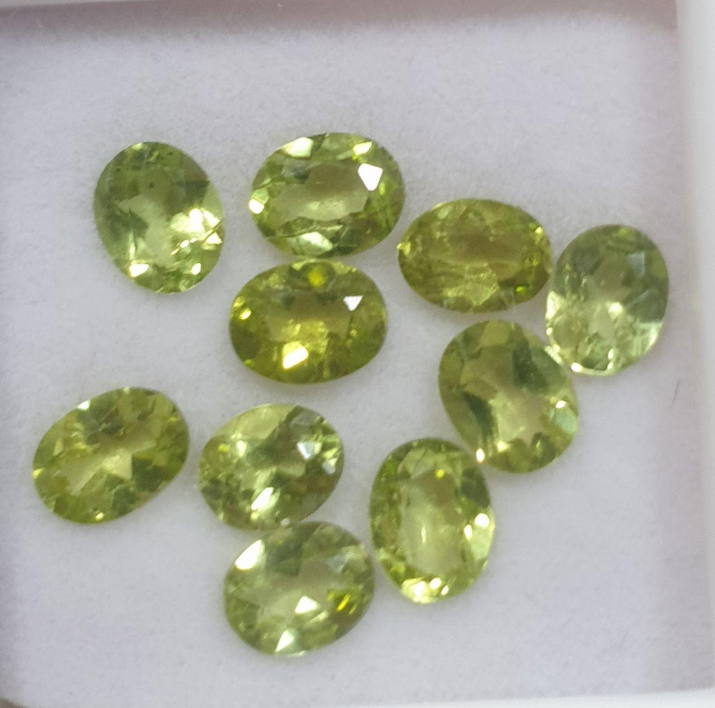 Lote de 10 unidades de peridoto olivino facetado de corte ovalado de 5 x 4 mm, color elegante, talla rara.