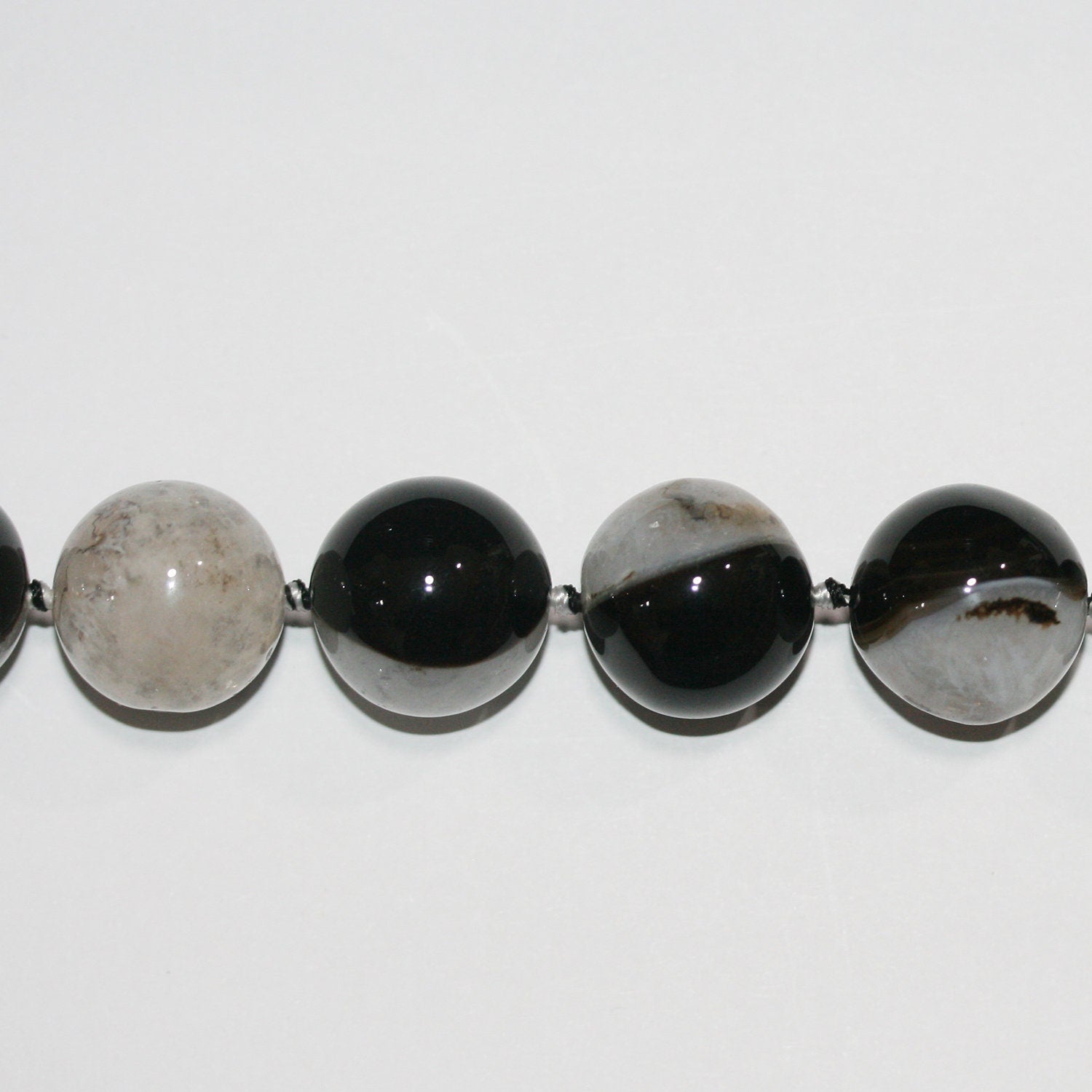 15" St Banded Onyx Round Beads Smooth 20mm.-String 39cm.