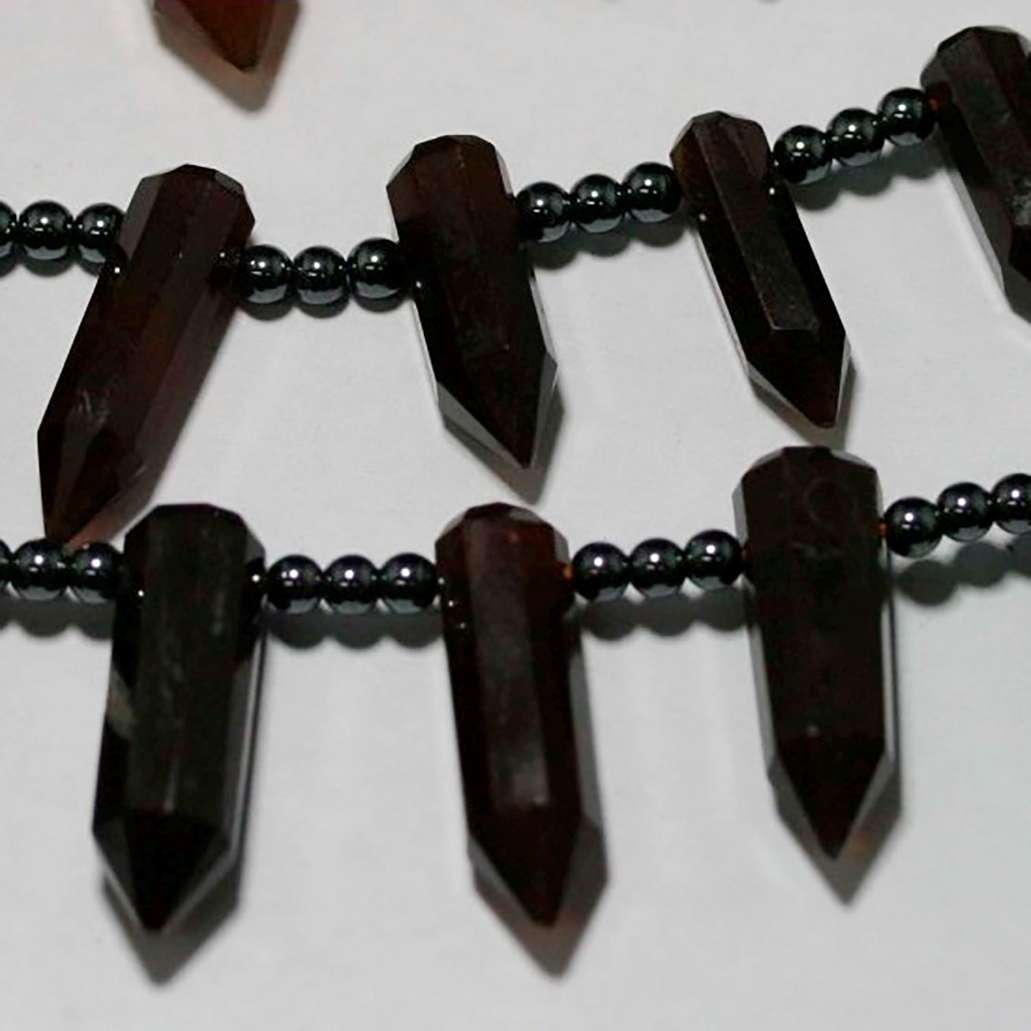 Varillas facetadas de calcedonia marrón de 20 cm con cuentas redondas de hematita de 20 x 8 mm (aprox. - Hilo de 20 cm)