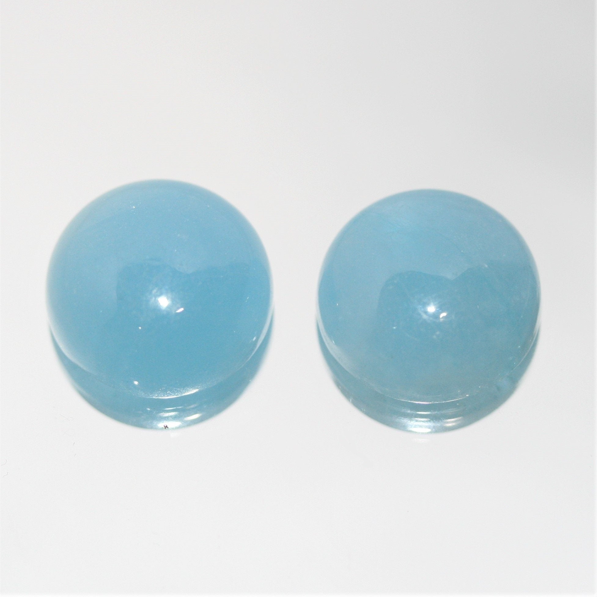 Pair of Aquamarine Smooth Round Cabochon 15mm. (2 pieces).