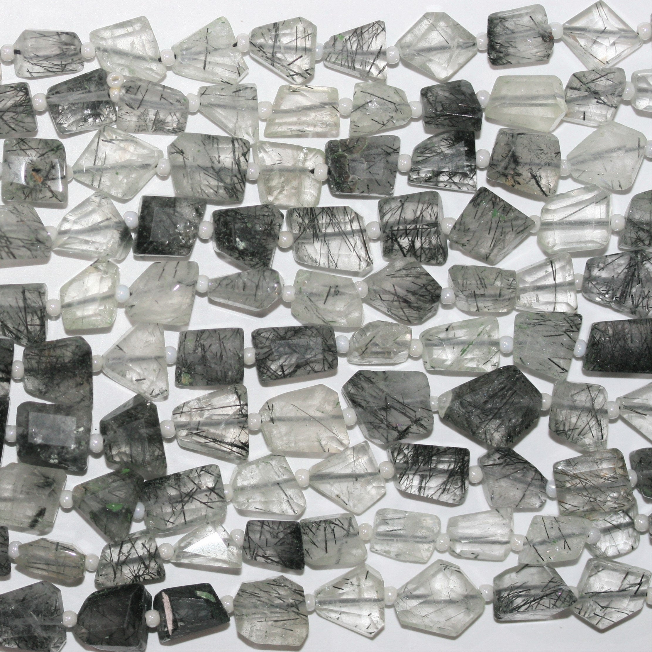 Pépite de quartz tourmaline St facettée de 14 pouces, 8 x 6 mm environ - Fil de 35 cm.