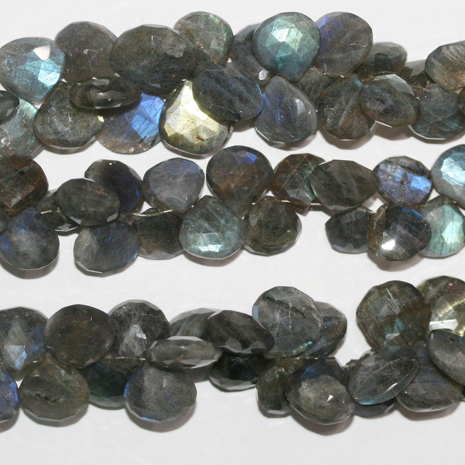 Perles en forme de goutte à facettes en Labradorite de 8 pouces (13-15 mm). Fil de 20 cm.