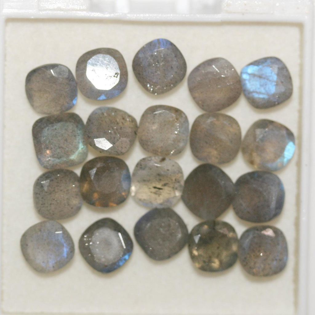 Lote de 20 piezas de Labradorita Facetada Cuadrada de 6 mm. (20 uds.).