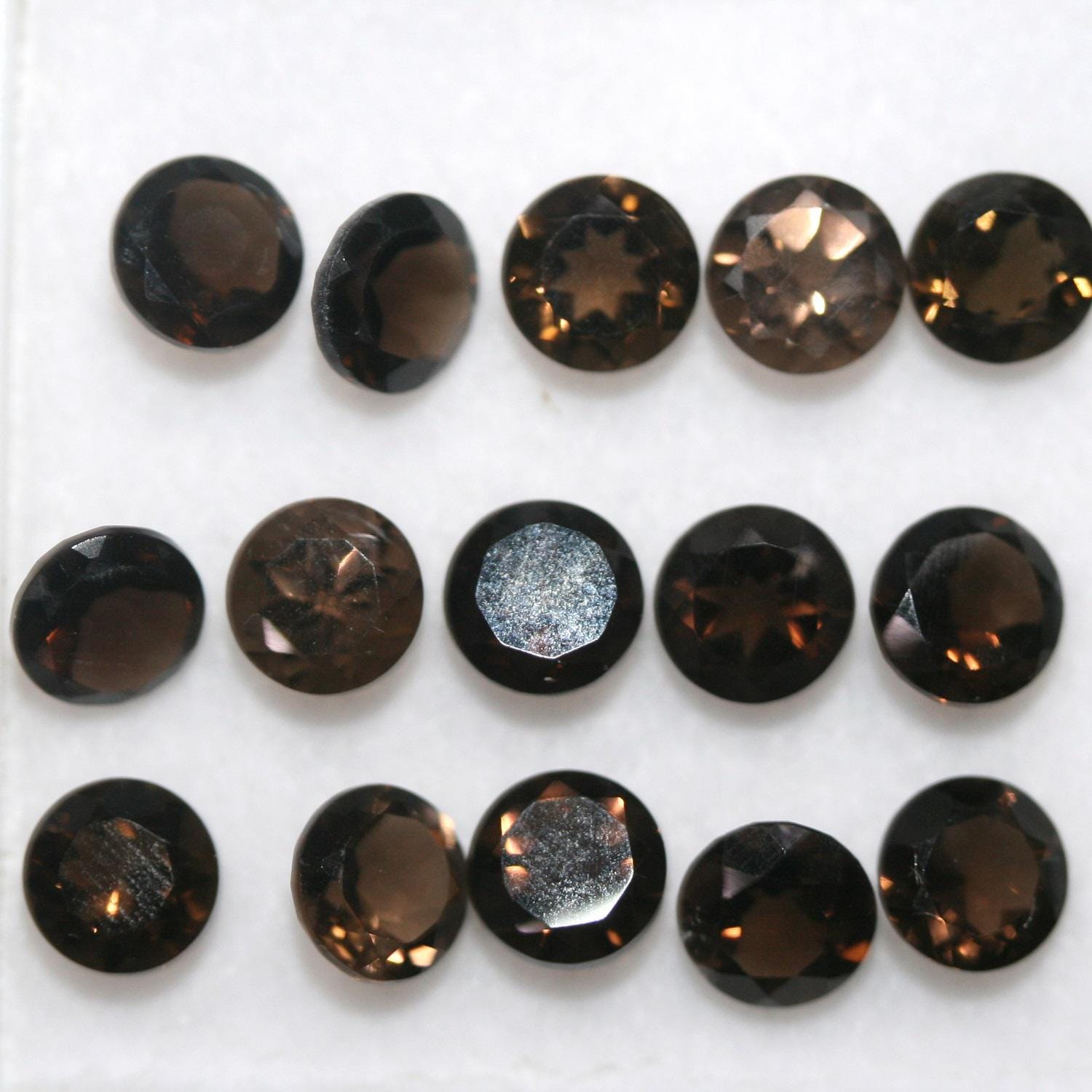 Lot de 15 pierres rondes à facettes en quartz fumé de 6 mm.