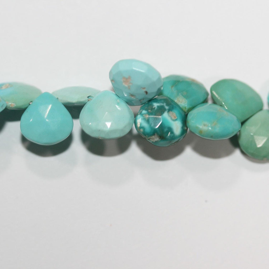 Perles en turquoise St à facettes en forme de goutte, 8 mm environ. Longueur du fil : 20 cm environ.