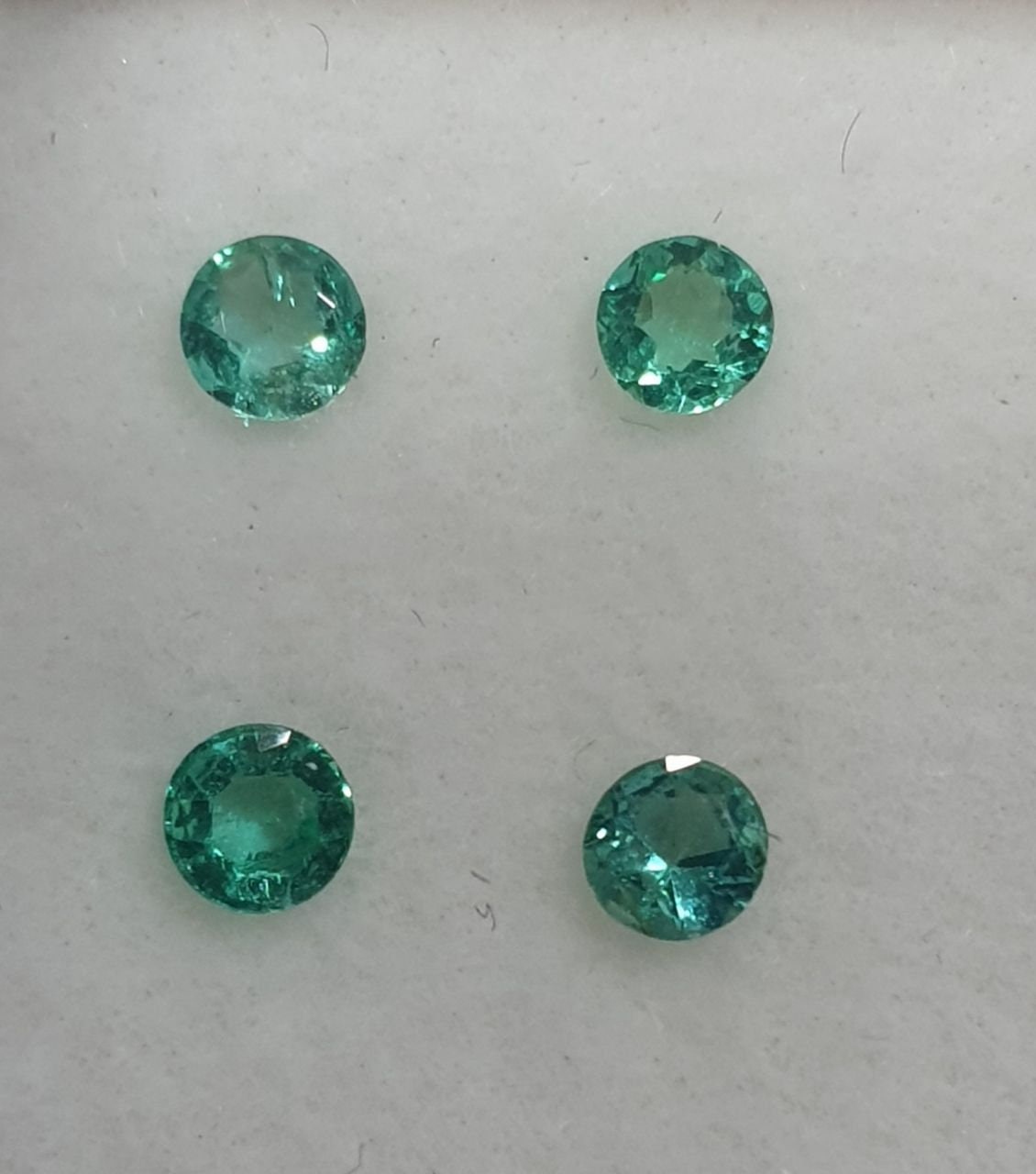 Lote de 4 esmeraldas facetadas redondas de 2,8 mm - Piedra preciosa natural sin tratar