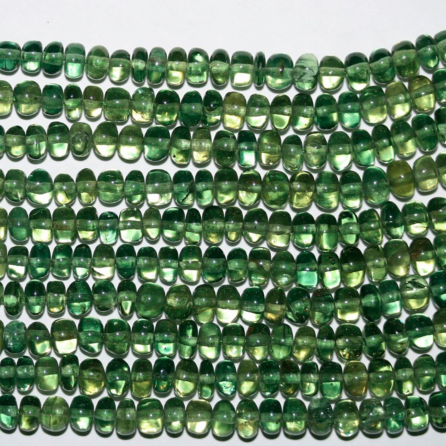 Cuentas redondas lisas de apatita verde lima de 43 cm (17"), graduadas, de 4 x 2-6 x 3 mm (tira de 45 cm)