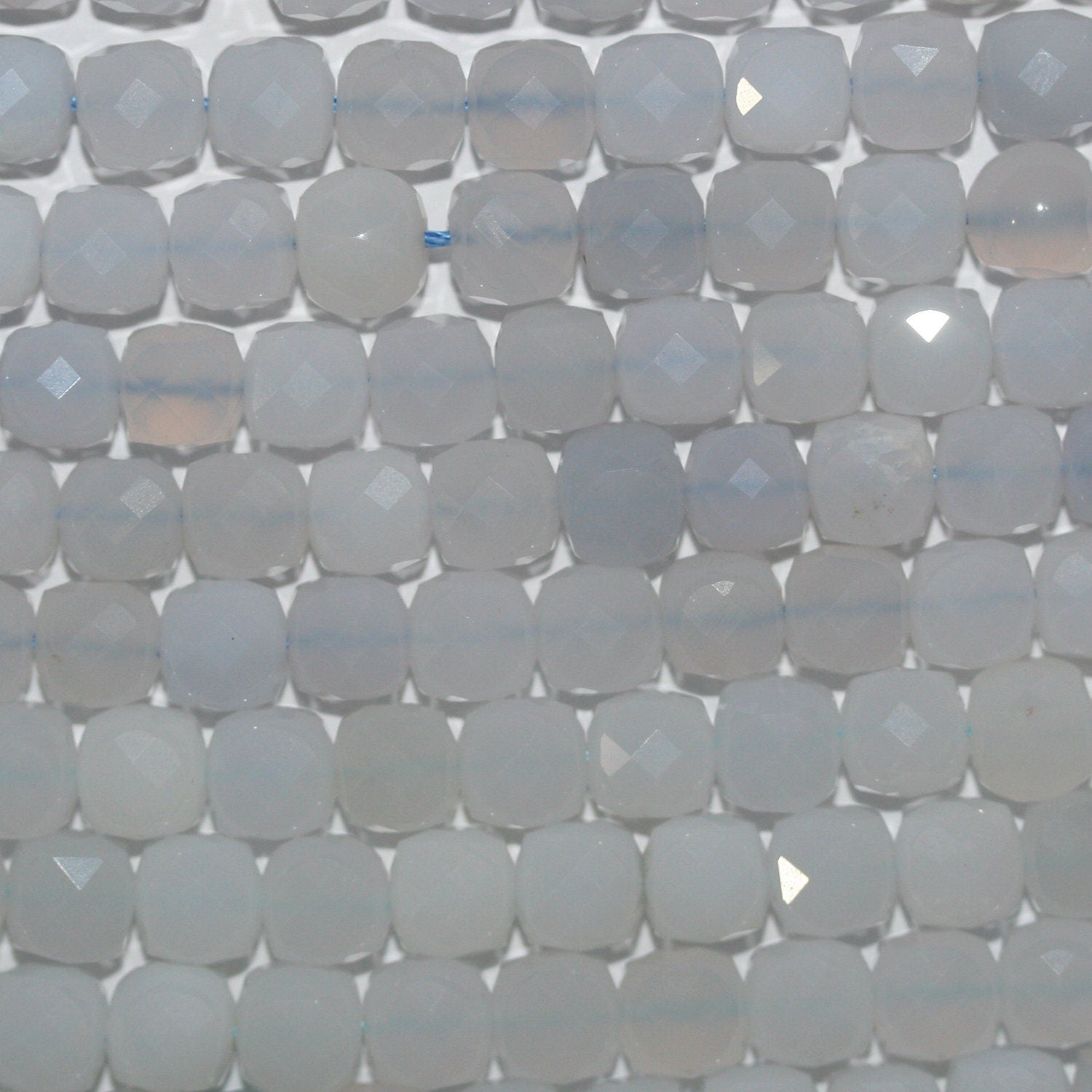 Cuentas de calcedonia azul cielo facetadas de 16" de 6-7 mm - Hilo de 40 cm.
