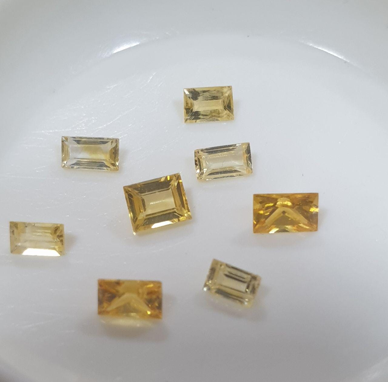 Lote de 8 zafiros amarillos facetados de 3-4 mm. - Paquetes de piedras preciosas - Piedras sueltas al por mayor - Gemas naturales