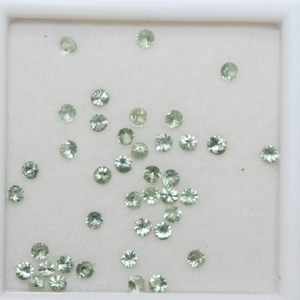 Lote de zafiro verde redondo facetado de 2 mm. Aprox. 2 quilates.