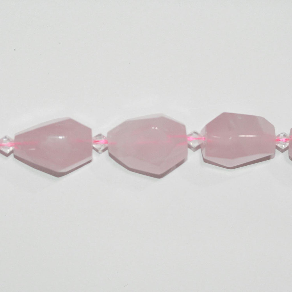Perles de quartz rose Saint-Pierre facettées en forme de pépites, 15 pouces, 25 x 18 mm. Longueur approximative du brin : 39 cm.