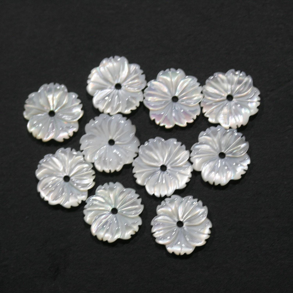 Colgante de nácar flor tallada 10mm.-(5 pares).-Ref.14826