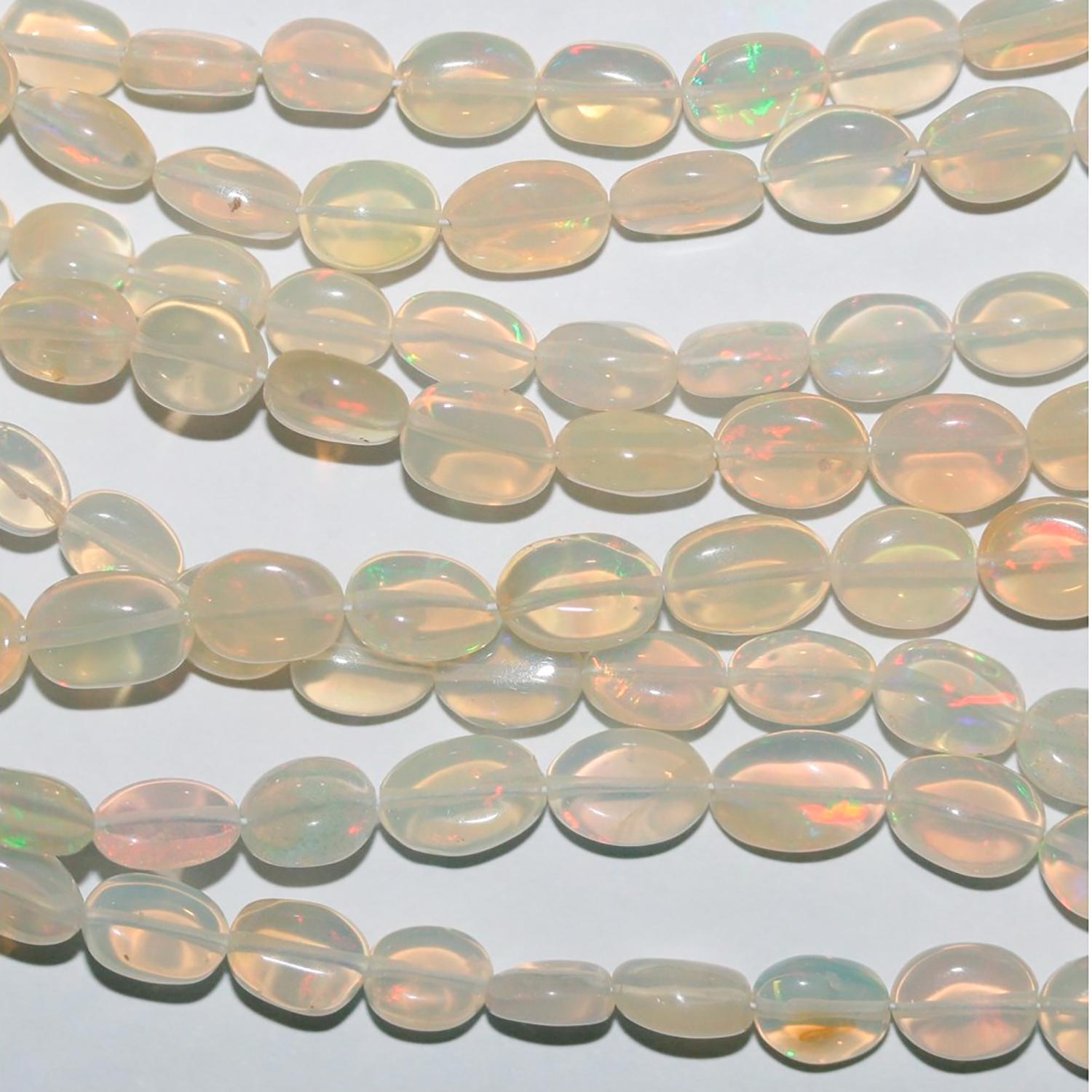 Perles ovales lisses dégradées en opale éthiopienne St de 40 cm (16 pouces), de 6 x 4 à 10 x 7 mm environ. Longueur du fil : 42 cm.