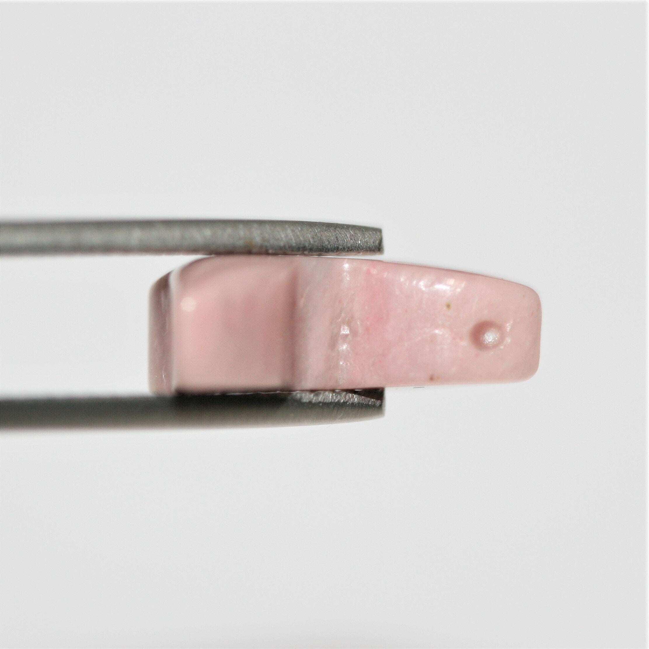 Pendentif papillon lisse en rhodonite 18x12mm. Environ.