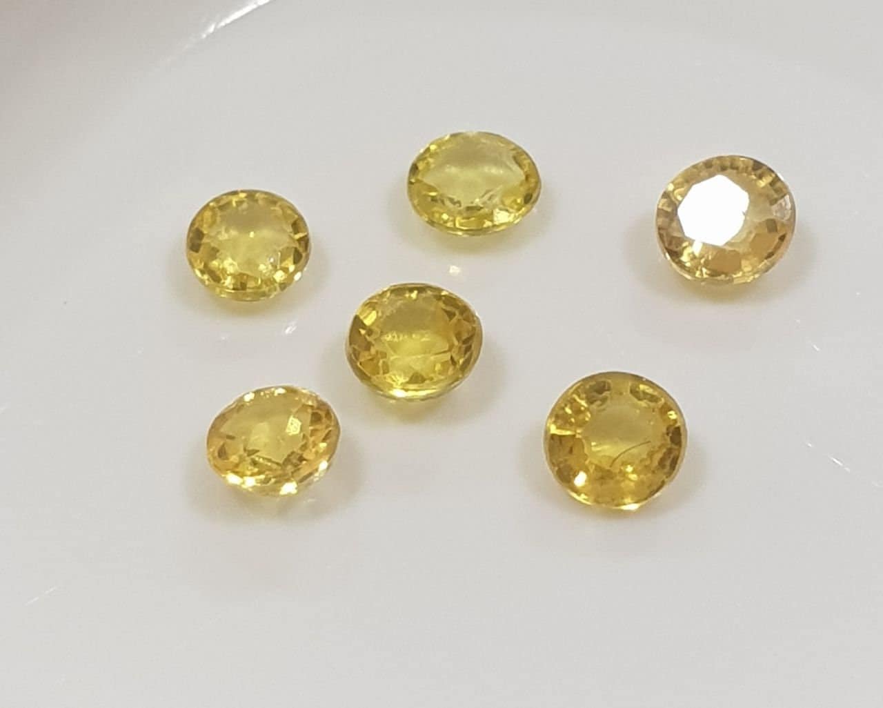 Lote de 6 zafiros amarillos facetados redondos de 2,8-3 mm. - Paquetes de piedras preciosas - Piedras sueltas al por mayor - Gemas naturales