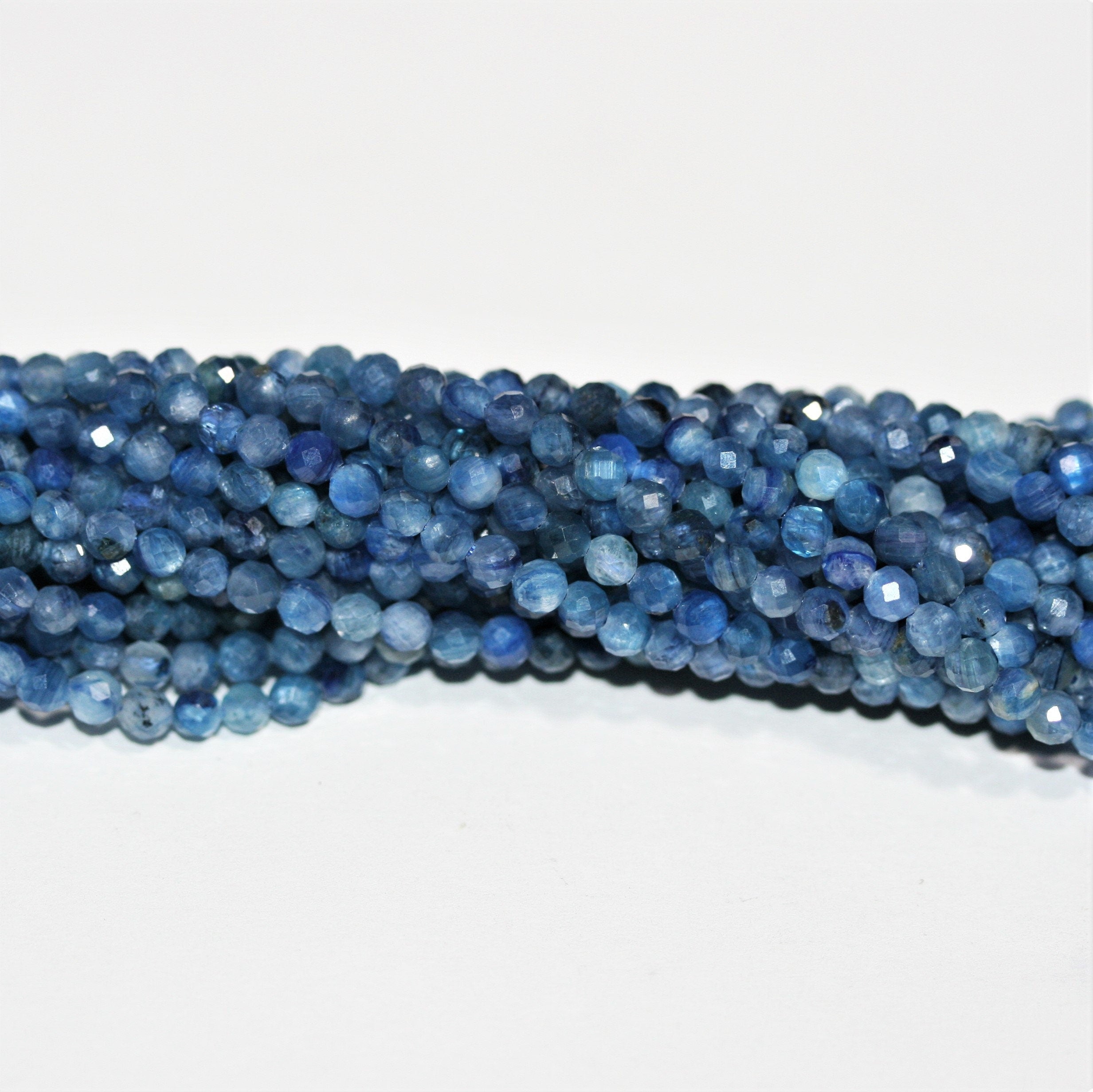 Perles rondes à facettes en kyanite St de 15 pouces, 3 mm - Fil de 39 cm.