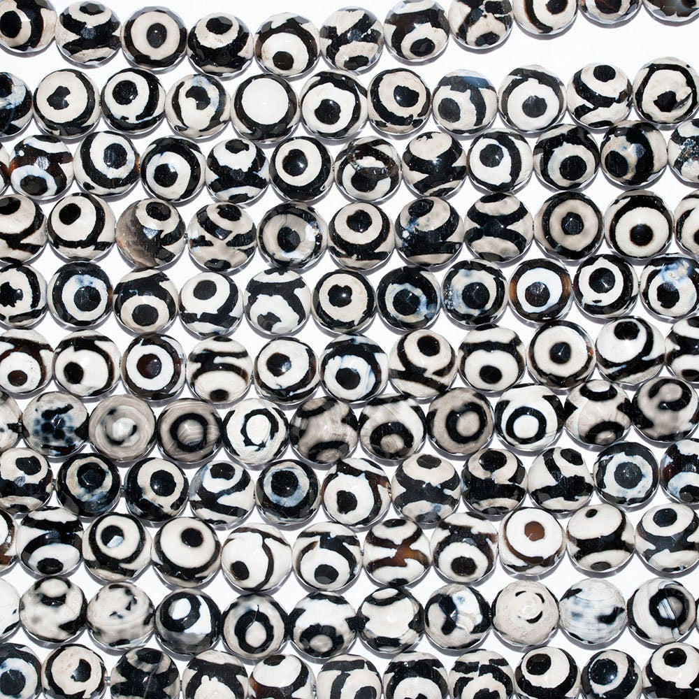 13" St Black-White Agate Faceted Round Beads 10mm. Strand 37 cm