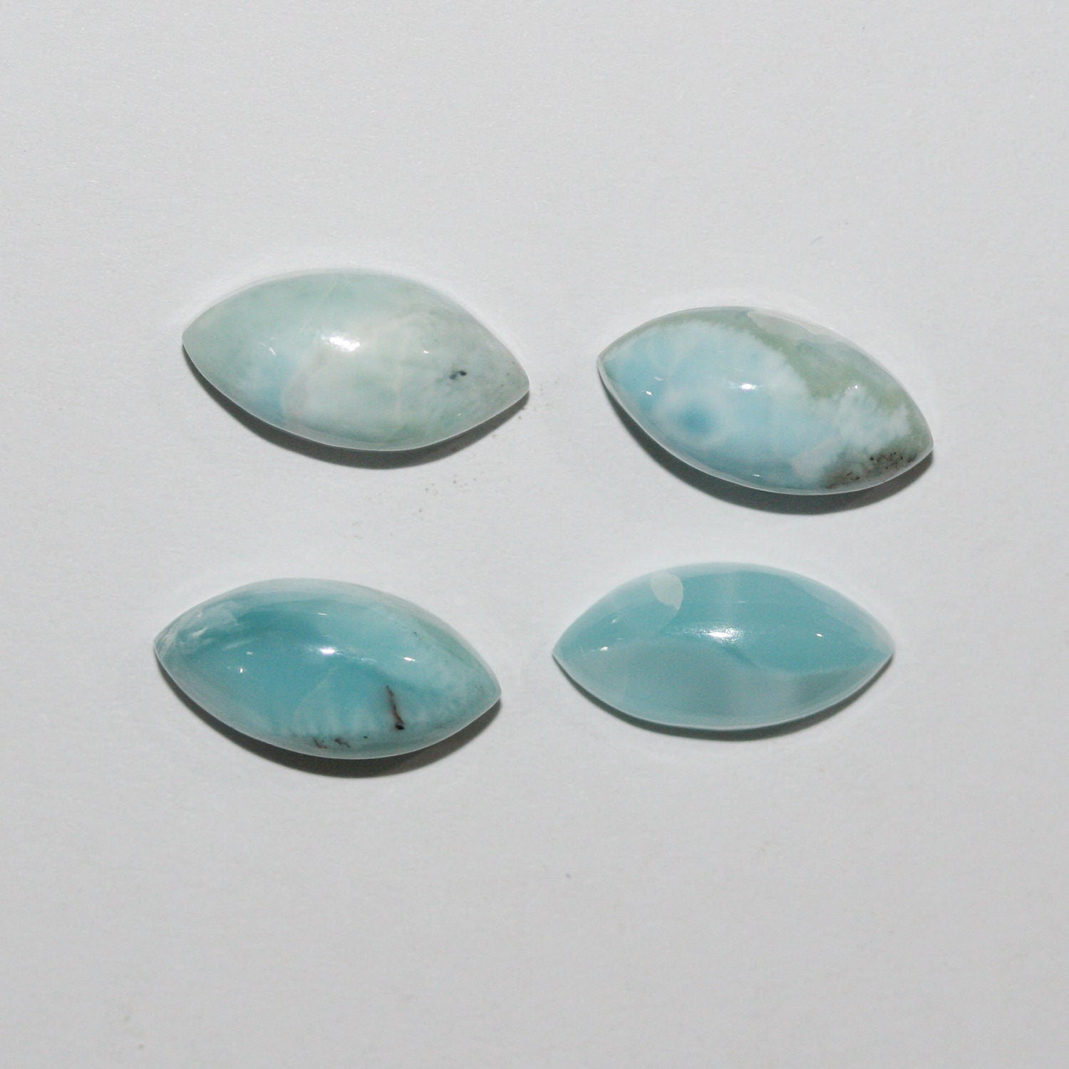 Lote de 4 cabujones de larimar marquesa de 14 x 7 mm. (4 piezas).