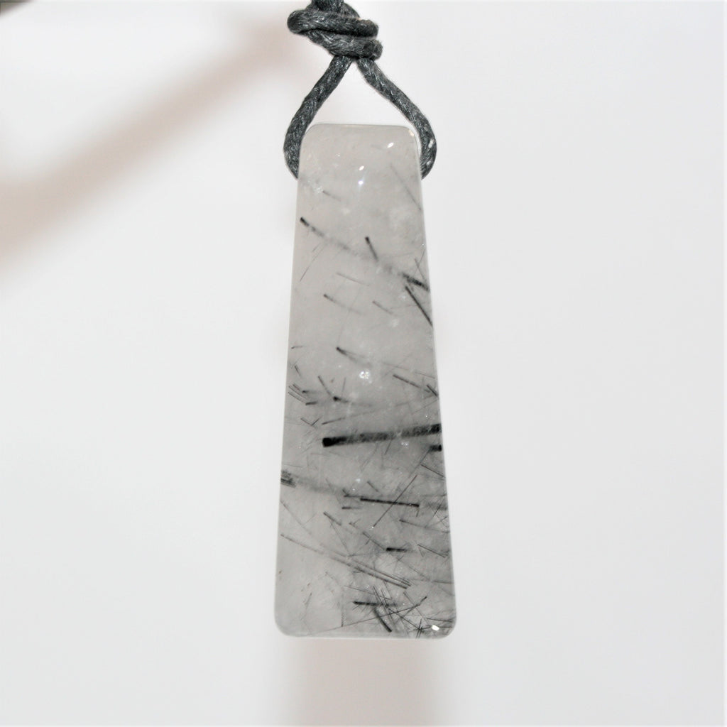 Pendentif rectangulaire en quartz tourmaliné, 45 x 17 mm environ (différentes tailles et styles disponibles).