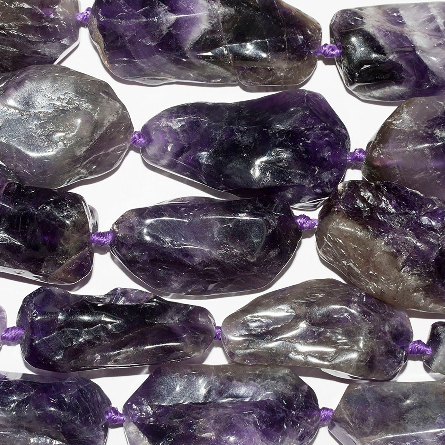 Perles de pépites lisses en améthyste de 38 cm (15 po), 46-31 mm. Fil de 39 mm.
