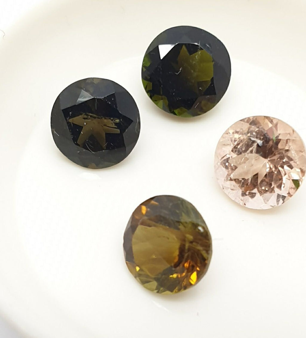 Lote de 4 turmalinas multifacéticas de 7 mm, redondas, sin tratar, de corte rosa, verde y marrón. Gemas al por mayor, bricolaje. Piedras auténticas.