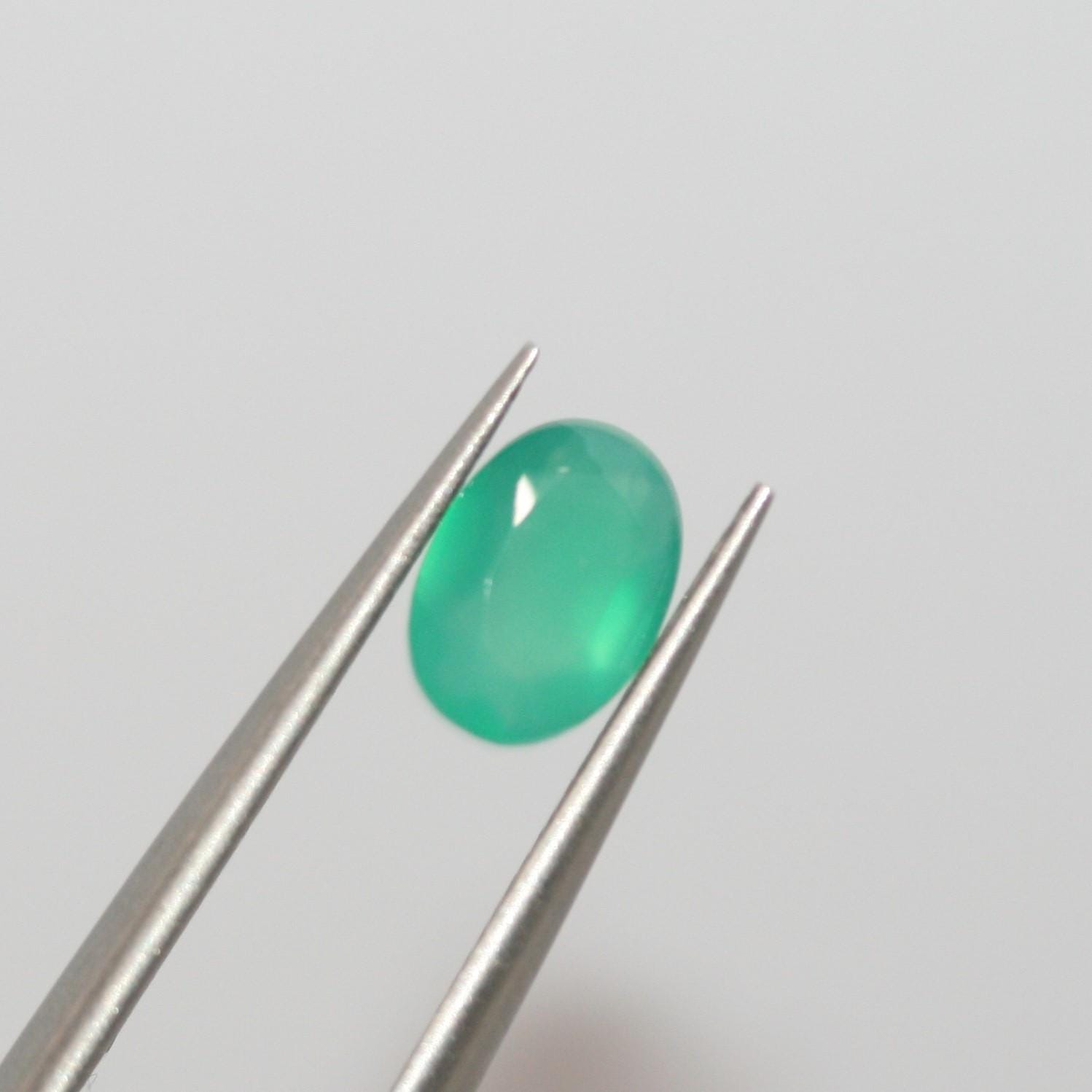 Lot de 10 pierres ovales à facettes en onix vert 7x5mm. - Pierres précieuses de qualité supérieure, vente en gros.