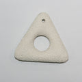 Colgante de Lava Blanca Triángulo 52mm.