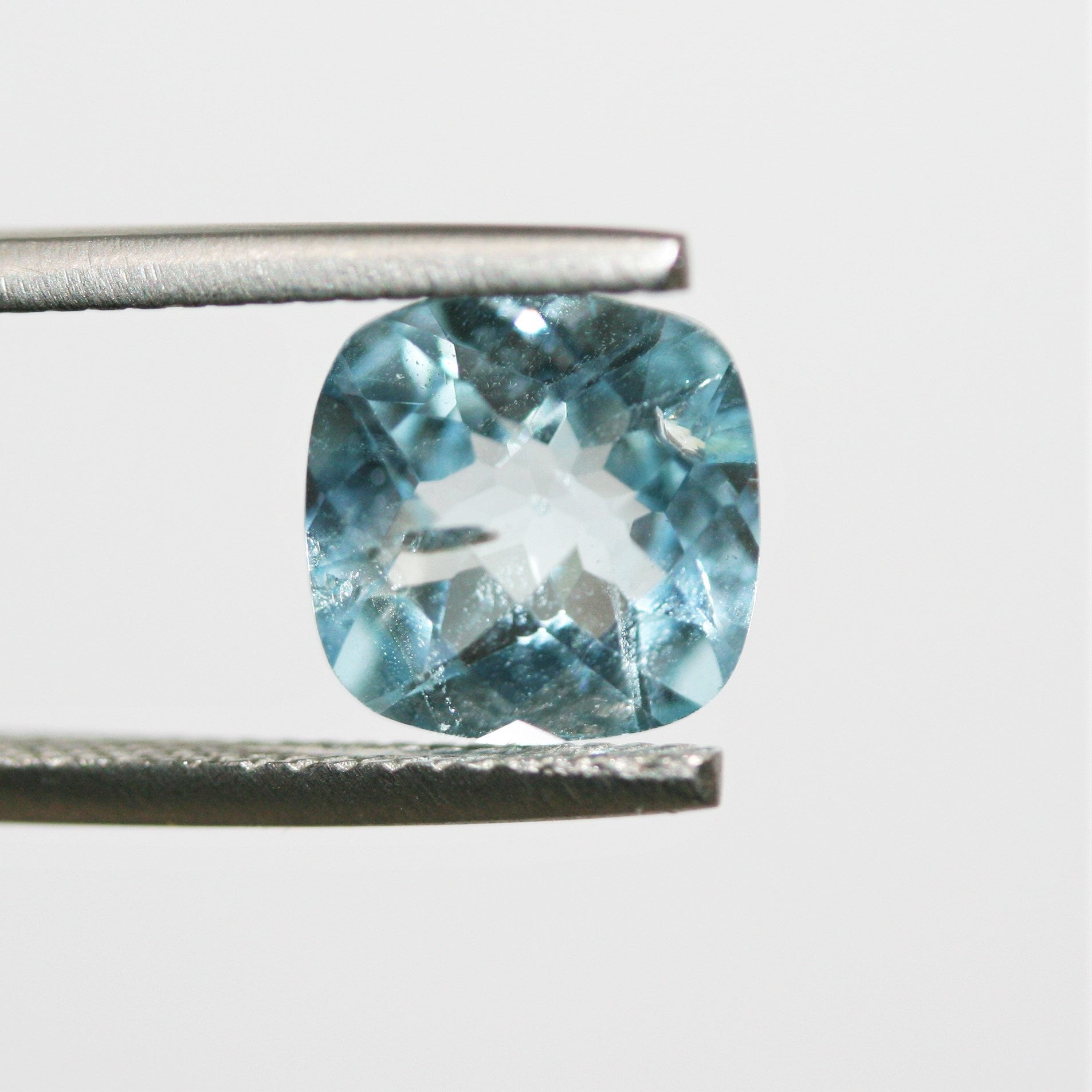 Lote de 4 piezas de topacio cielo facetado cojín de 6 mm. (4 piezas).