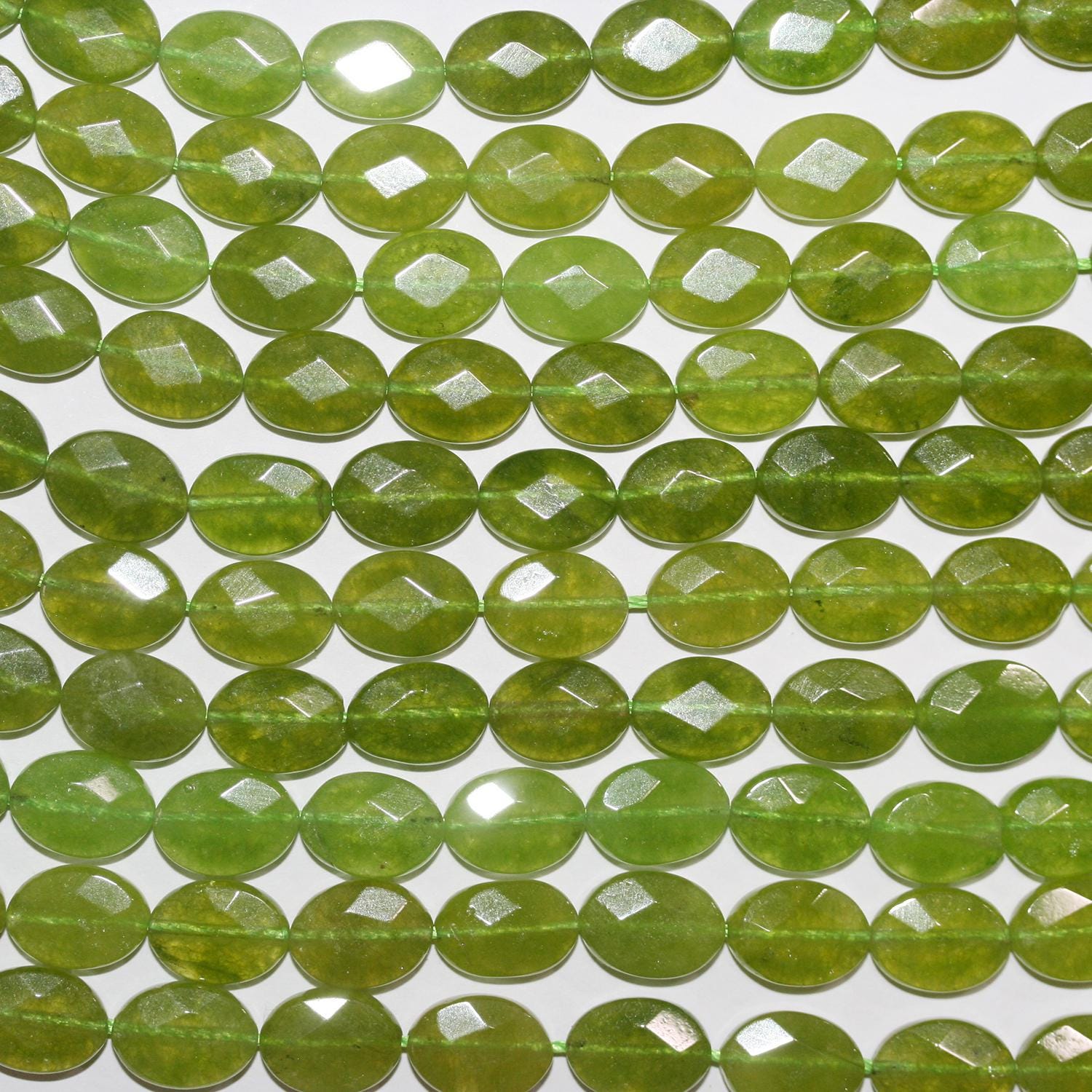 Perles ovales à facettes en quartz vert St de 16 pouces (12 x 8 mm) - Fil de 40 cm