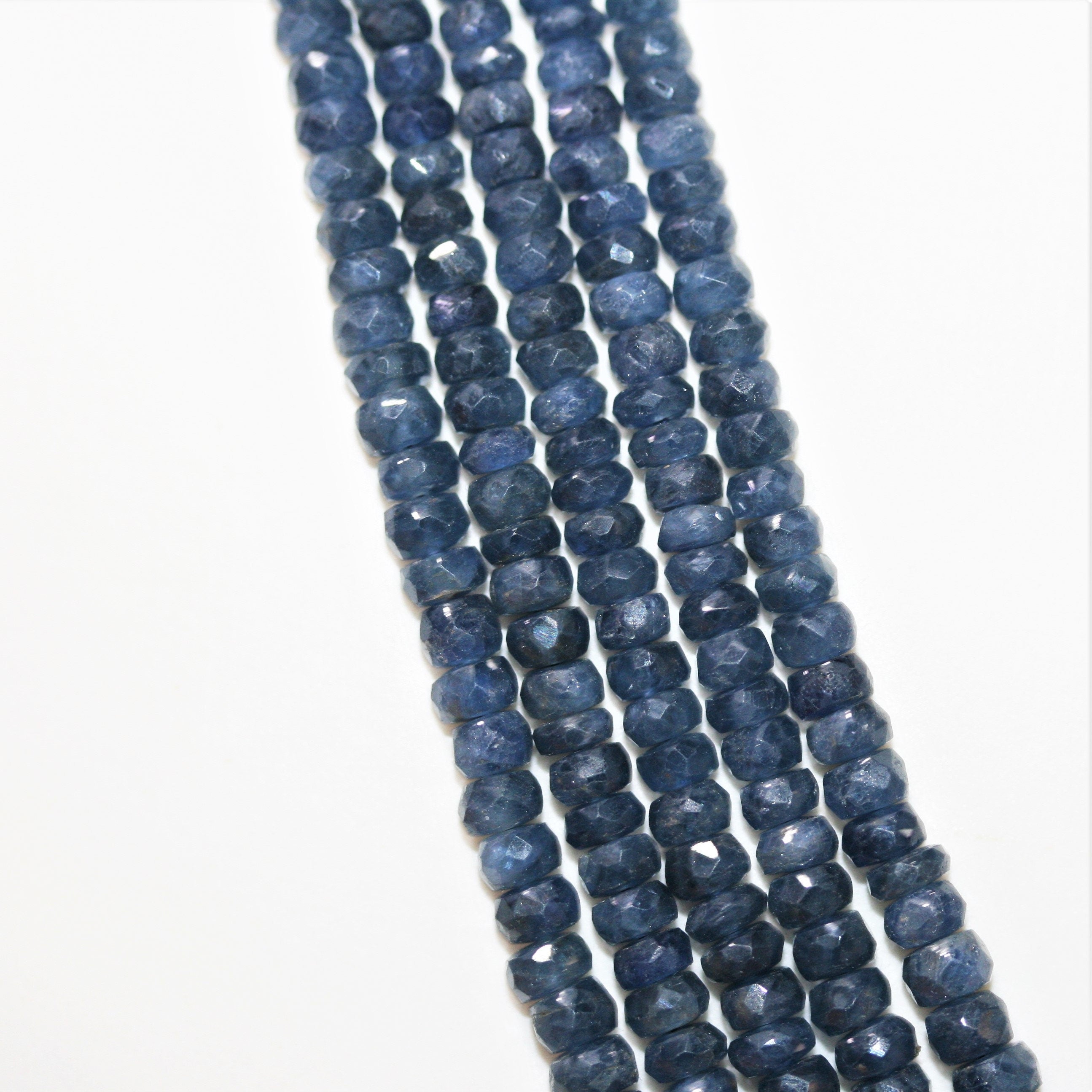 Collar de zafiro facetado en forma de rondelles (2,5 x 2-4,5 x 3 mm) (5 hebras)