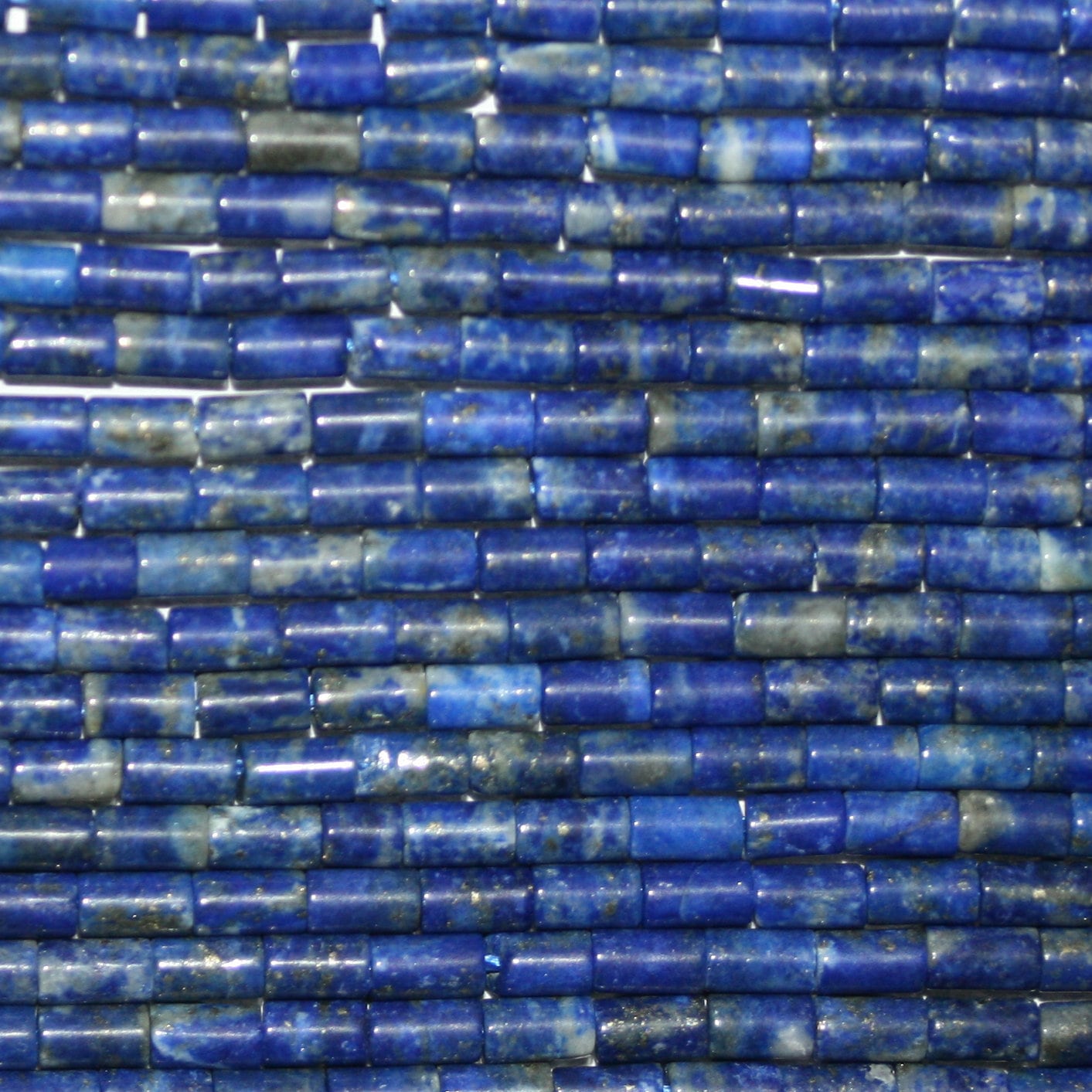 Perles tubulaires lisses en lapis-lazuli de 15 pouces, 4 x 2 mm. - Fil de 40 cm.
