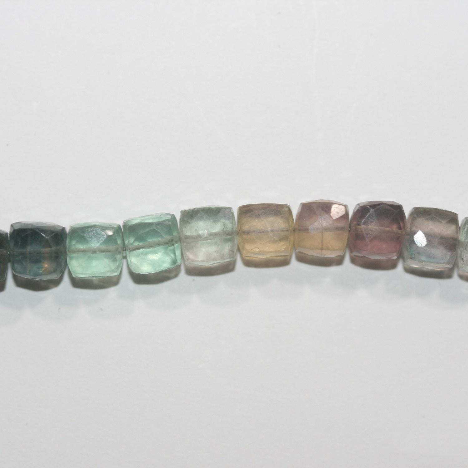 Perles cubiques à facettes en fluorite St de 8 pouces (5-6 mm) - Fil de 20 cm